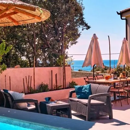 Miholascica 1 On Island By Guide Villa Cres