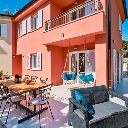 Miholascica 1 On Island By Guide