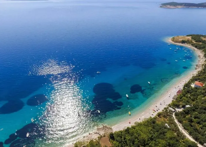 Vila Miholascica 1 On Island By Guide